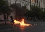 Протести избухнаха в Гърция. Сърбия се отказа от полицейския час под натиска на бунта