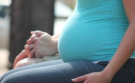 Ново изследване: Бременните с COVID-19 могат да заразяват бебетата си