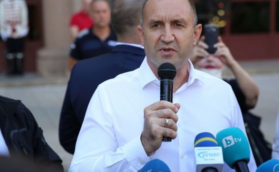 Речта на Румен Радев на митинга пред президентството