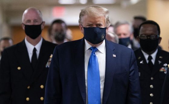 Тръмп за пръв път с маска на публично място от началото на пандемията