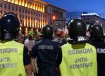 МВР: Двама полицаи са пострадали при снощния протест