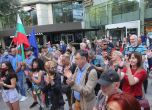 Протестът пред БНТ с искане на оставката на Кошлуков в снимки