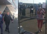 Агитки ''за'' и ''против'' протестите посрещнаха президента в Бургас