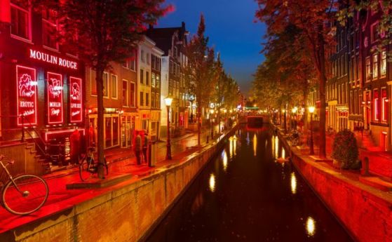 Кварталът на червените фенери в Амстердам отново е затворен