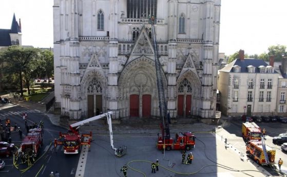 Освободиха задържания за пожара в катедралата в Нант