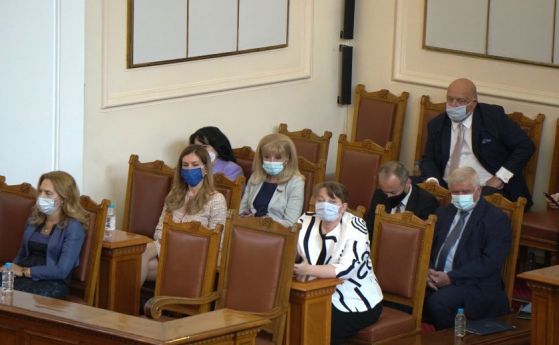 БСП поиска отлагане на дебатите за вота заради министри в отпуск и премиер в Брюксел