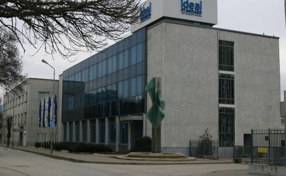 Коронавирус в завод в Севлиево, един мъж е починал