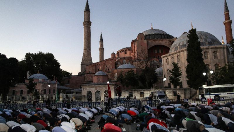 Света София вече е джамия и Ердоган отива на молитва днес | Свят ...