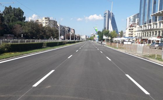 Възстановяват движението по обновеното трасе на бул. ''България''