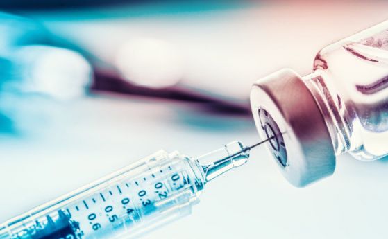 В Казахстан ваксинираха човек с австралийски препарат срещу COVID-19