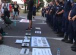 Близо 24 часа протестиращите на главния път Стара Загора-Хасково са блокирани от полиция и жандармерия (видео)