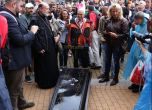 Ден 28: Протестът погреба ''Борисовата диктатура" (снимки и видео)