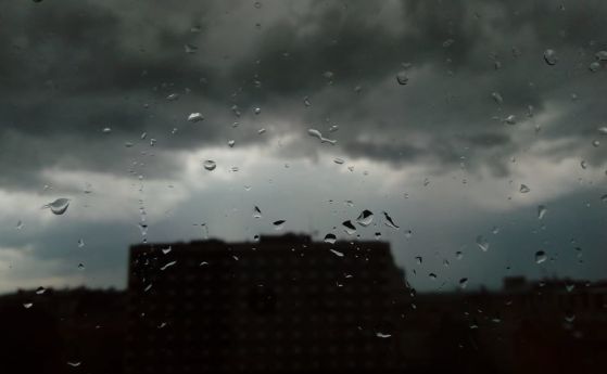 15 сигнала за щети след бурята в София