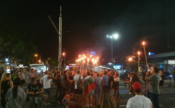 Факелно шествие по Цариградско шосе в 32-рия ден на протеста