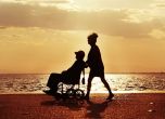 Грижата за човек с под 90% увреждане и право на чужда помощ ще се признава за стаж за пенсия