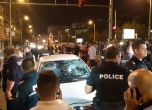 Трима арестувани за счупеното стъкло на автомобила, опитал да прегази протестиращи