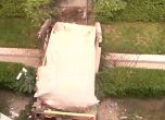 Камион се заби в терасата на жилищен комплекс във Варна