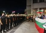 Напрежение на протеста в Пловдив, не пуснаха протестиращите да излязат на булевард