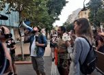 Нова акция: Цветя за областния управител на София, нарекъл протестиращите ''изроди'' (видео)