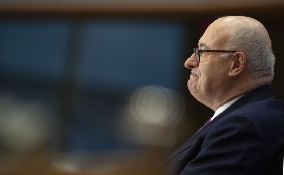 Еврокомисарят по търговията подаде оставка