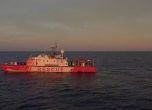 Спасителният кораб Луиз Мишел с туит за помощ, мигрант починал на борда