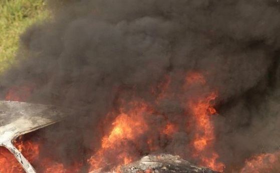 Кола изгоря след верижна катастрофа на магистрала Тракия