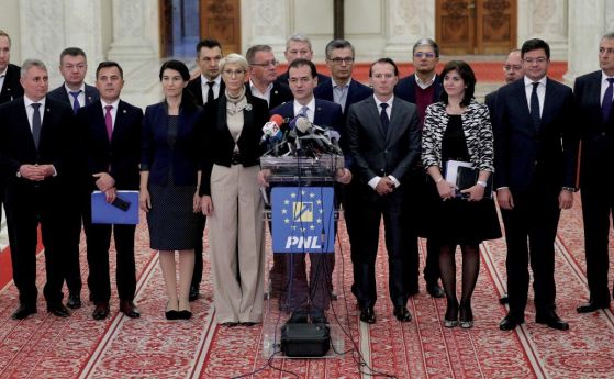 Румънското правителство оцеля при вот на недоверие с кворумен трик