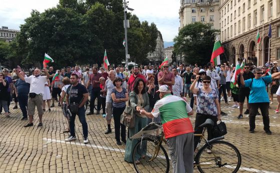 Протестиращи затвориха 'Цар Освободител' до парламента