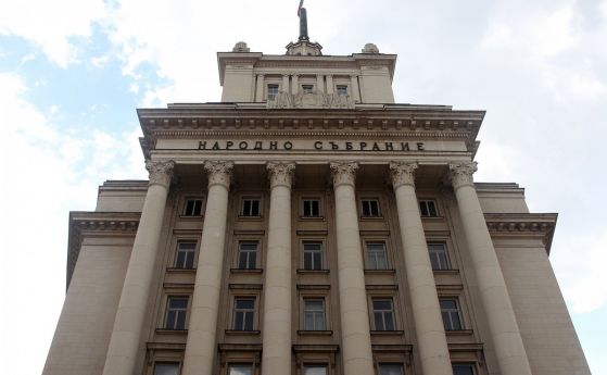 БСП скандира Оставка, заседанието на парламента се провали