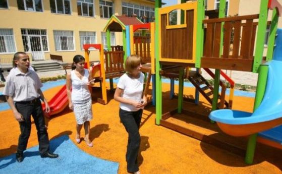 Фандъкова: До 3 години ще има място в детска градина за всяко дете, ще се строи и в криви терени
