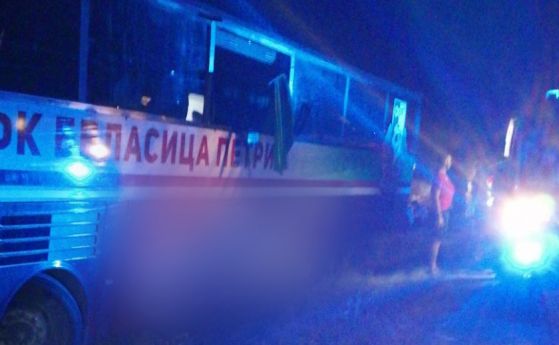Автобус излезе от пътя на АМ 'Тракия', шофьорът е получил инфаркт