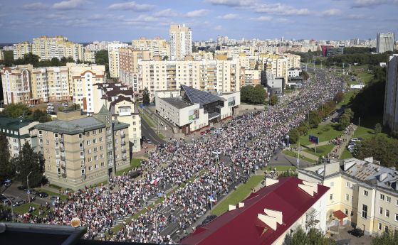 Над 100 000 на митинг в Минск, полицията арестува безразборно