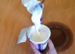 Откриха българско кисело мляко, което се точи като желе. Опасно ли е това?