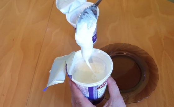 Откриха българско кисело мляко, което се точи като желе. Опасно ли е това?