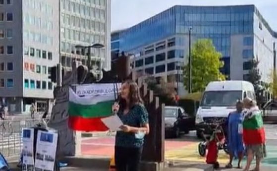 Румънска евродепутатка към протестиращите: Напълно наясно сме какво става. Не се отказвайте!