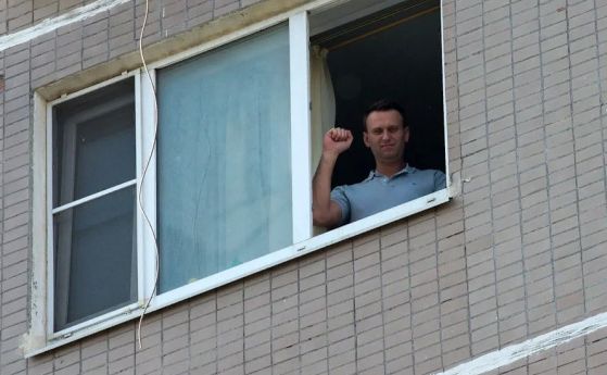 Съдът запорира апартамента и сметките на отровения Навални