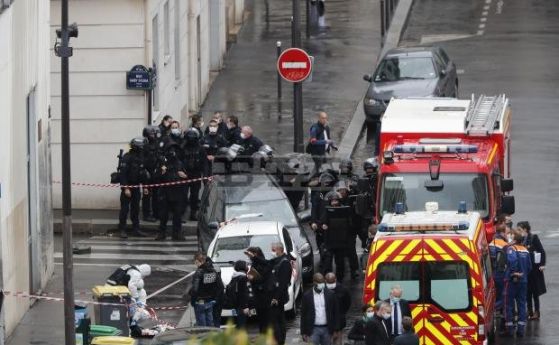 Двама ранени при нападение с нож до редакцията на Шарли Ебдо в Париж (обновена)