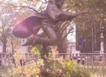 Хари Потър лети над лондонски площад (видео)