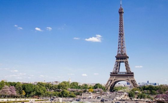 Париж може да затвори барове и ресторанти заради COVID-19