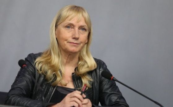 Елена Йончева обвини Корнелия Нинова, че предава послания от властта по Барселонагейт