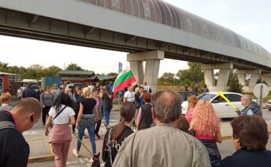 Протестиращи от квартал Обеля и Мая Манолова блокираха бул. Ломско шосе