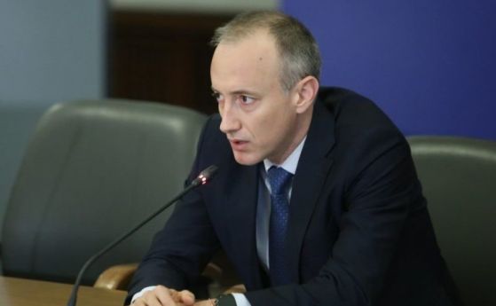 Министър Вълчев: Има повече заразени с коронавирус учители, отколкото ученици