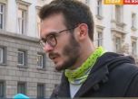 Младежът, който хвърли банкноти по Гешев: Не можем да разчитаме опозицията да ни свърши работата