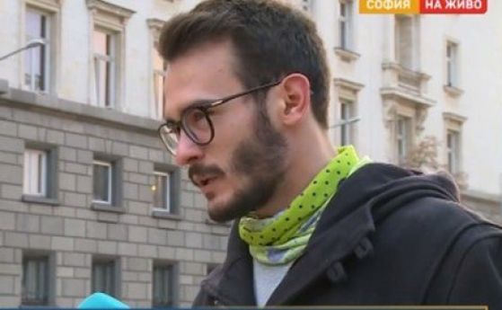 Младежът, който хвърли банкноти по Гешев: Не можем да разчитаме опозицията да ни свърши работата