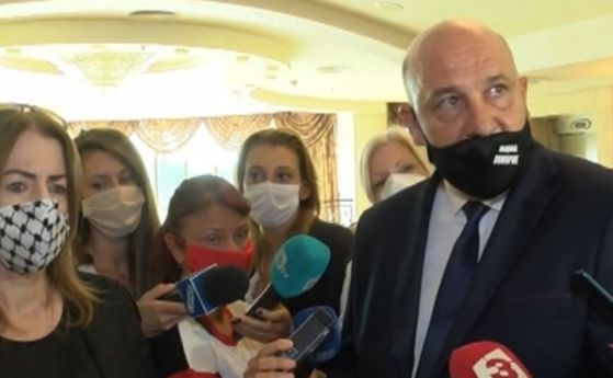 Скандал при пристигането на евродепутата Клеър Дейли в Поморие