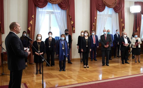 Президентът Румен Радев връчи ордени на изтъкнати културни дейци