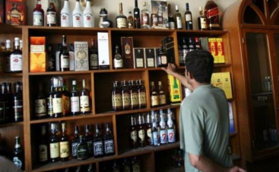 До 40 хил. долара глоба за продажба на алкохол в Турция след 22 часа