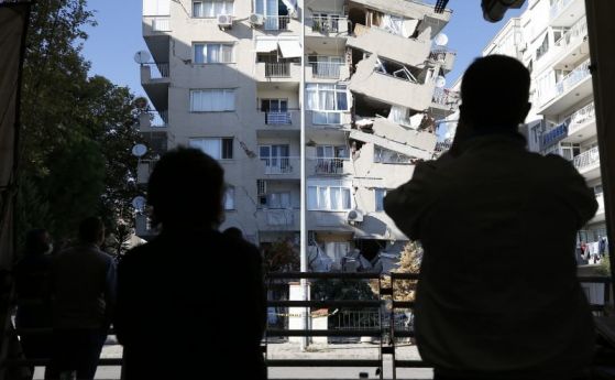Жертвите след земетресението в Измир станаха 51