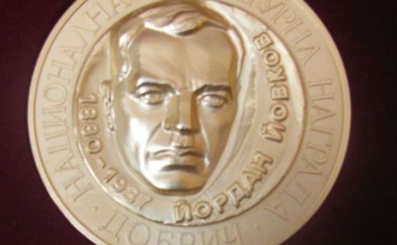 Деян Енев е носителят на Националната литературна награда 'Йордан Йовков 2020'