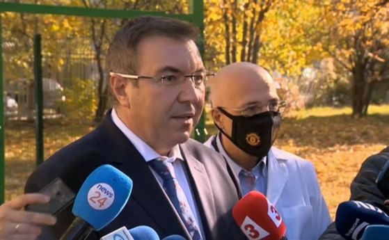 Ангелов: Има свободни легла в София, увеличен е броят на линейките